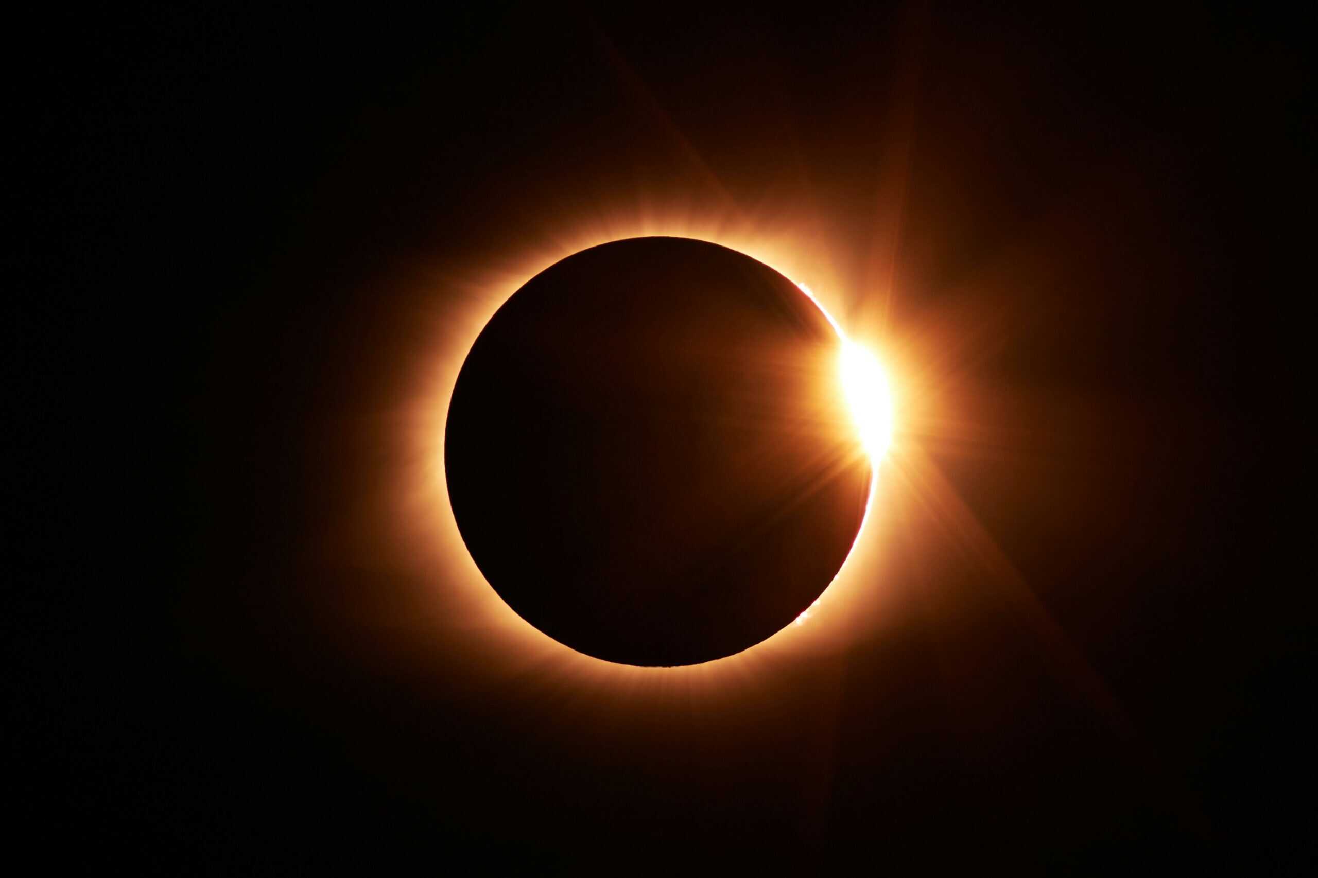 Solar eclipse almost perfectly aligned